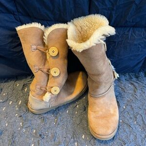 Women’s chestnut tall Bailey button Ugg boots size 10